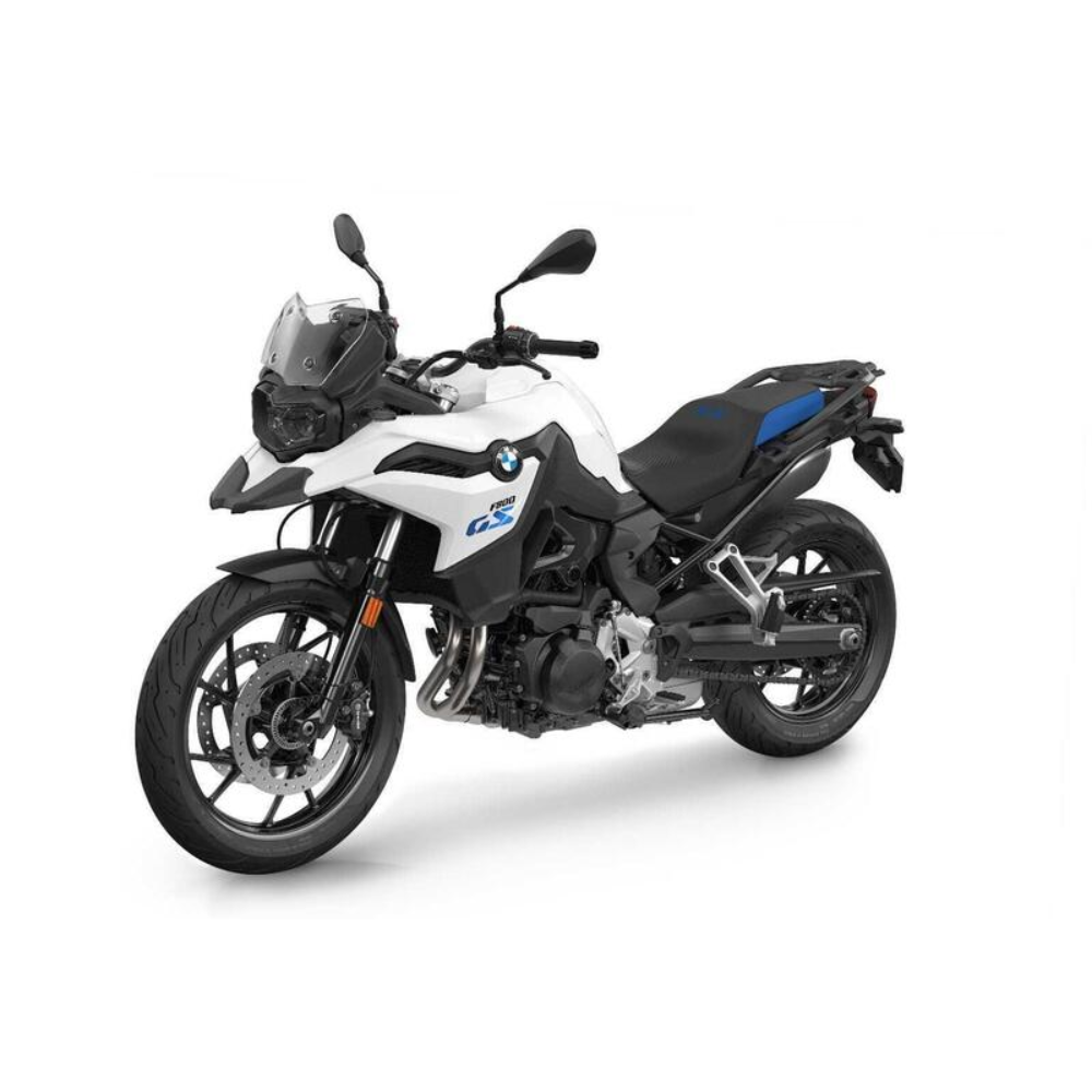 Moto bianca e nera parcheggiata su sfondo bianco.