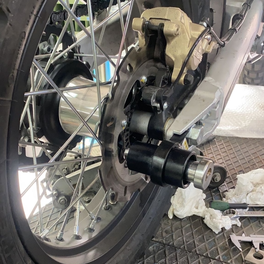 Impianto frenante posteriore di una moto